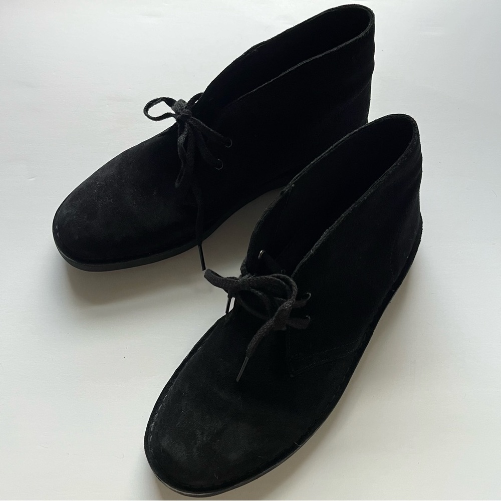 Clarks Desert Boots in Black Suede